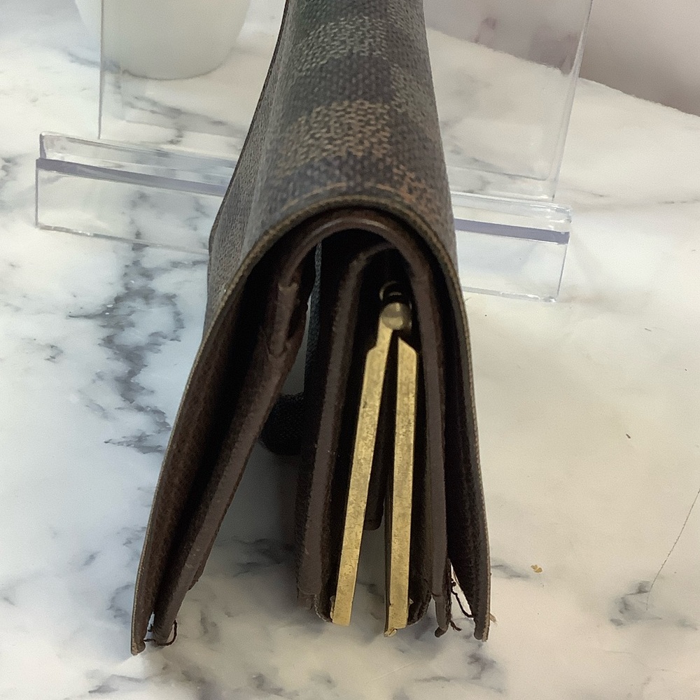 GUC Louis Vuitton Damier Ebene French Wallet - Picture 10 of 12